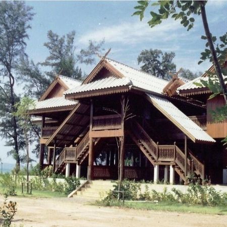 Ruen Thai Rim Haad Klaeng Exterior photo