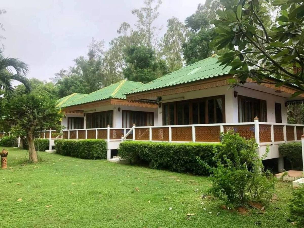 Ruen Thai Rim Haad Klaeng Exterior photo