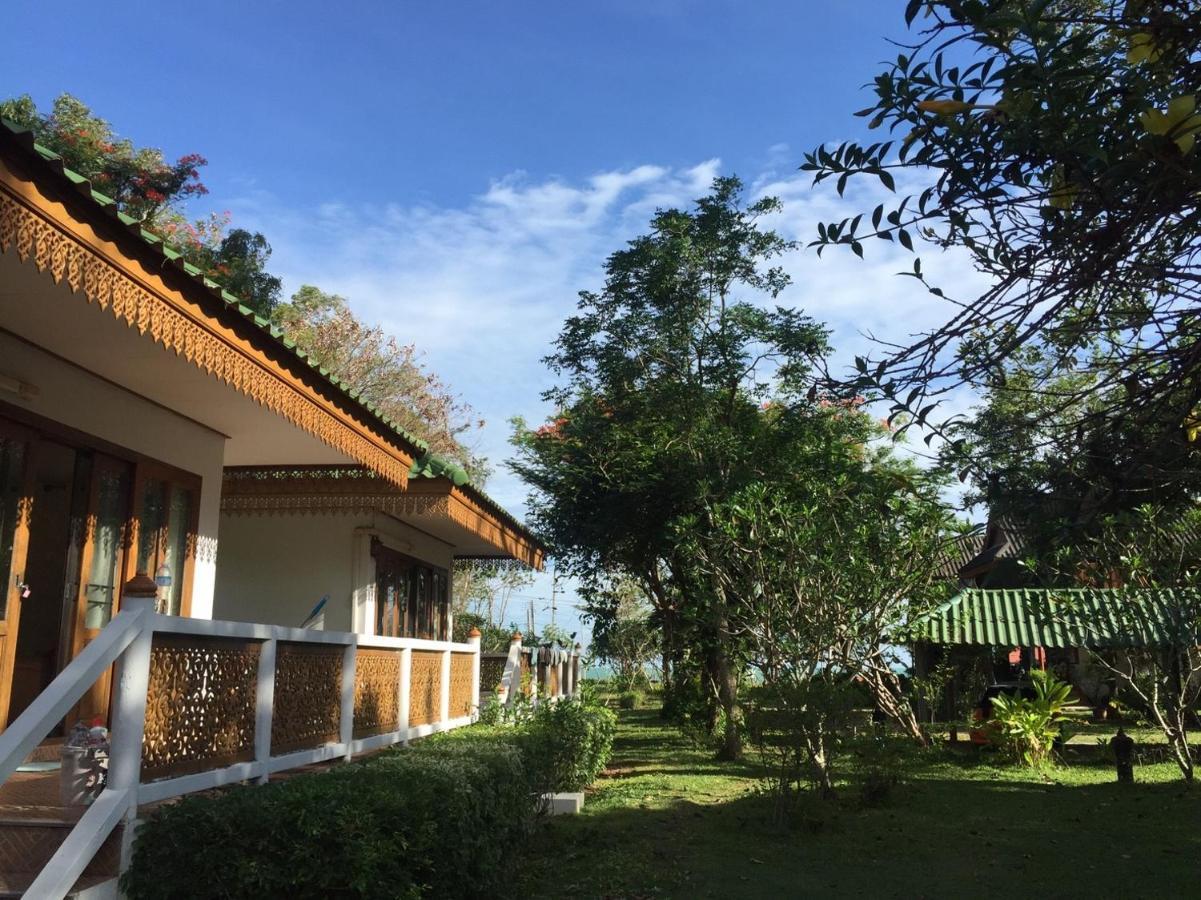 Ruen Thai Rim Haad Klaeng Exterior photo