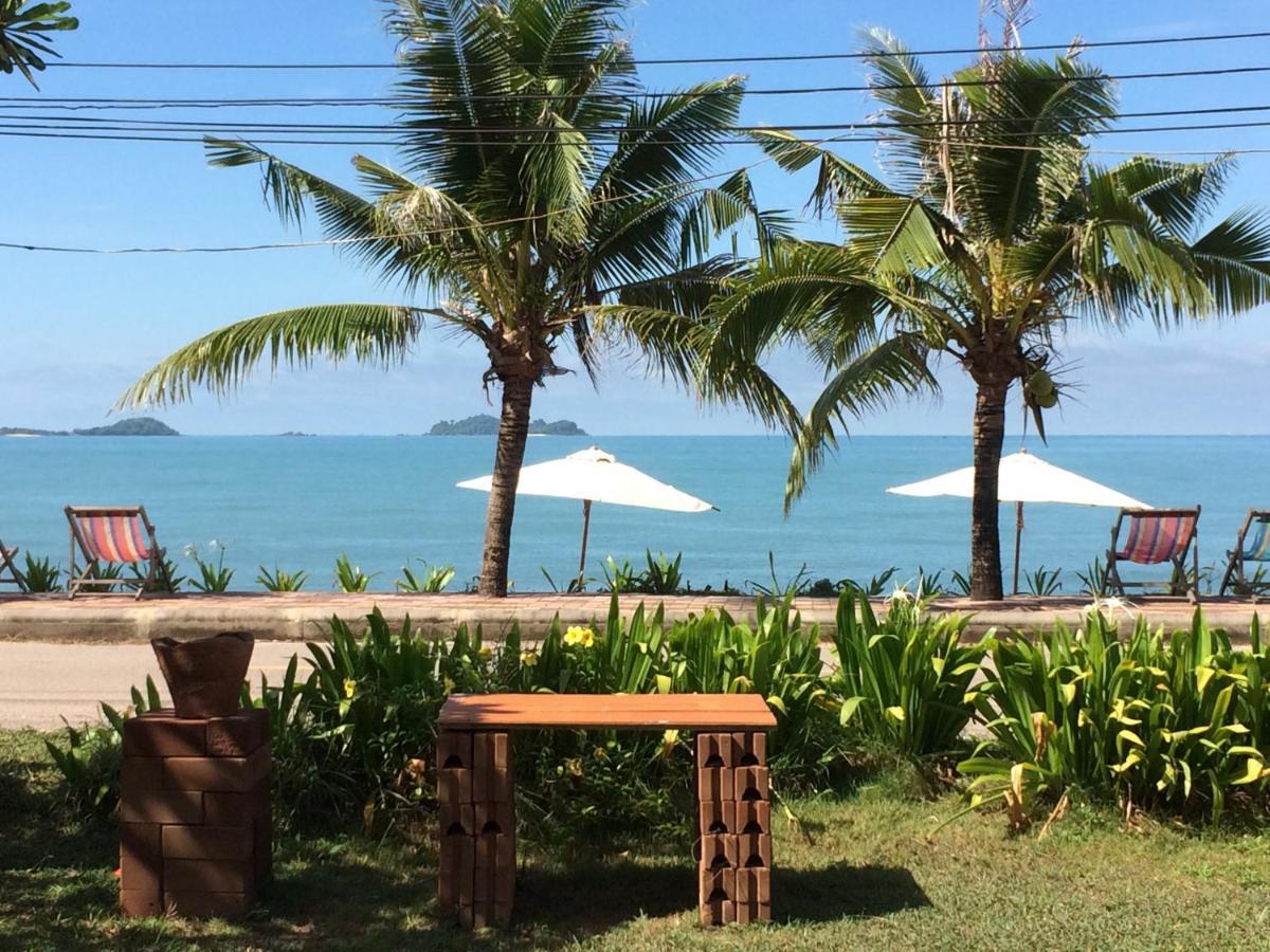 Ruen Thai Rim Haad Klaeng Exterior photo