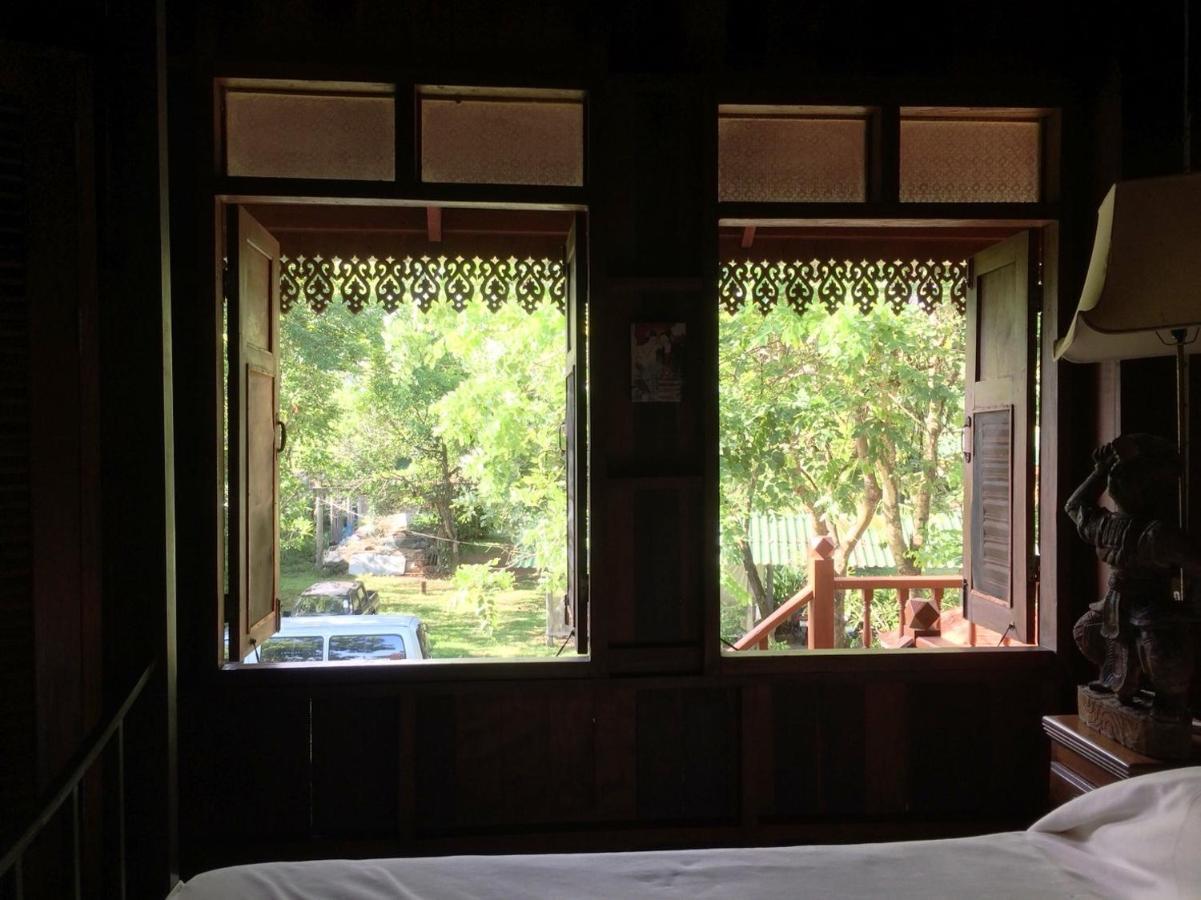 Ruen Thai Rim Haad Klaeng Exterior photo
