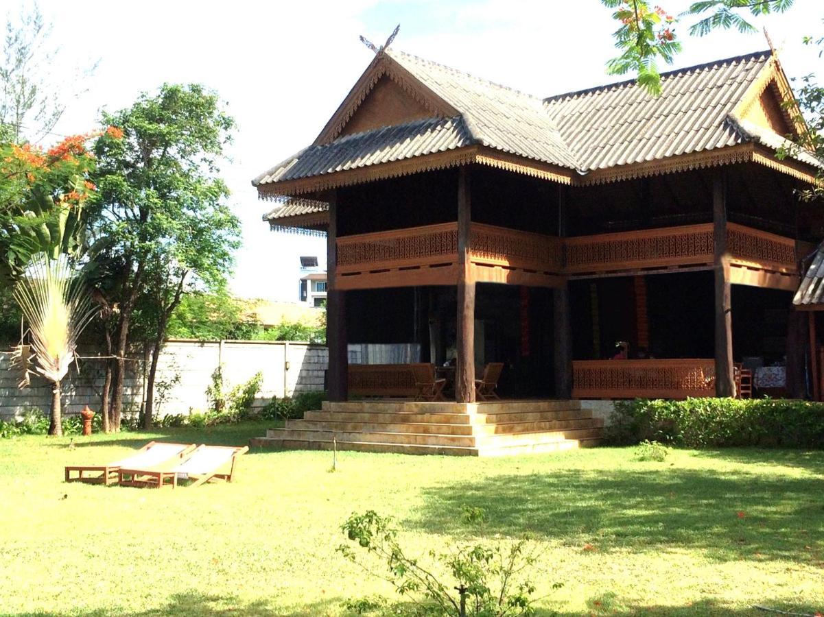 Ruen Thai Rim Haad Klaeng Exterior photo