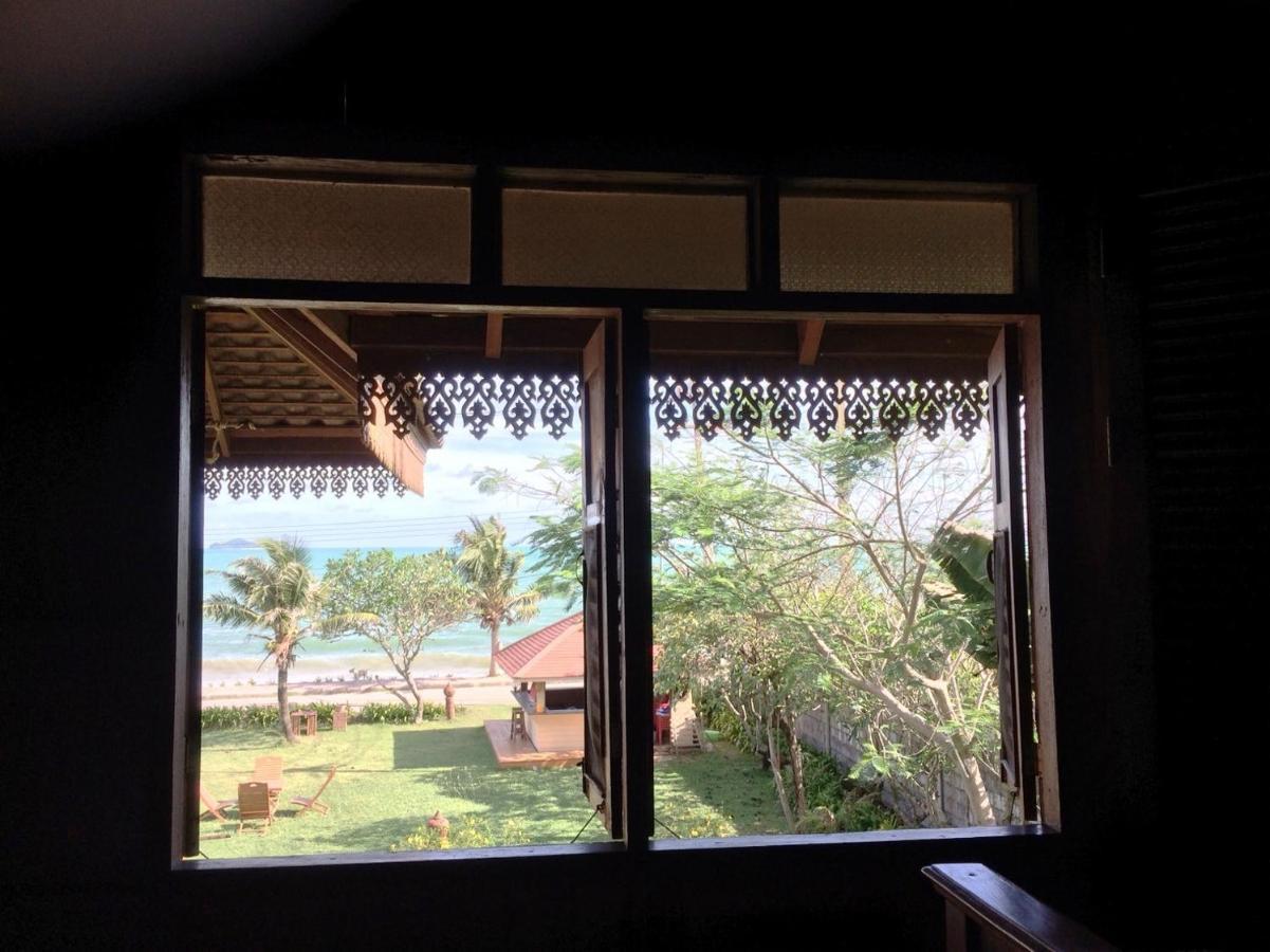 Ruen Thai Rim Haad Klaeng Exterior photo
