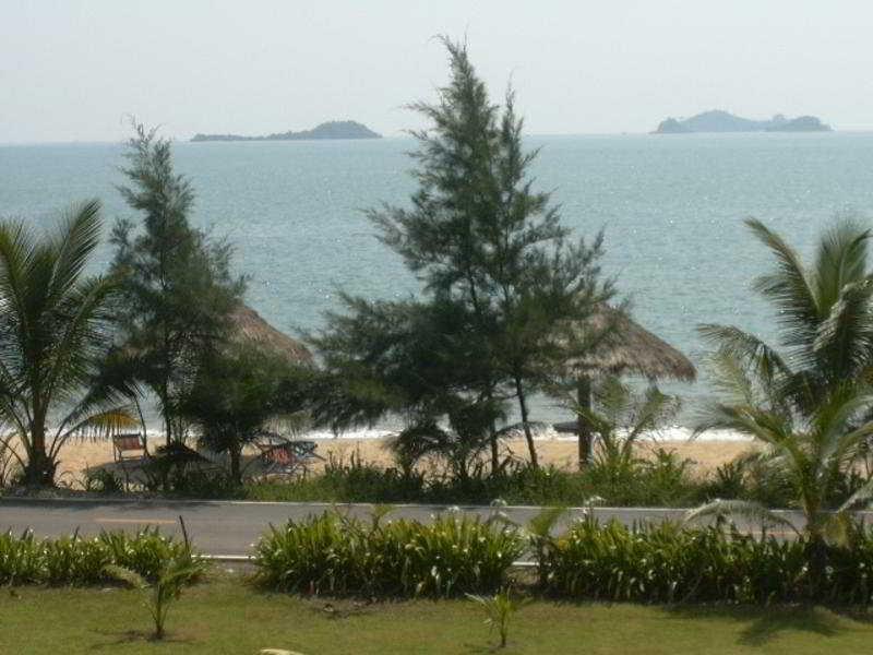 Ruen Thai Rim Haad Klaeng Exterior photo