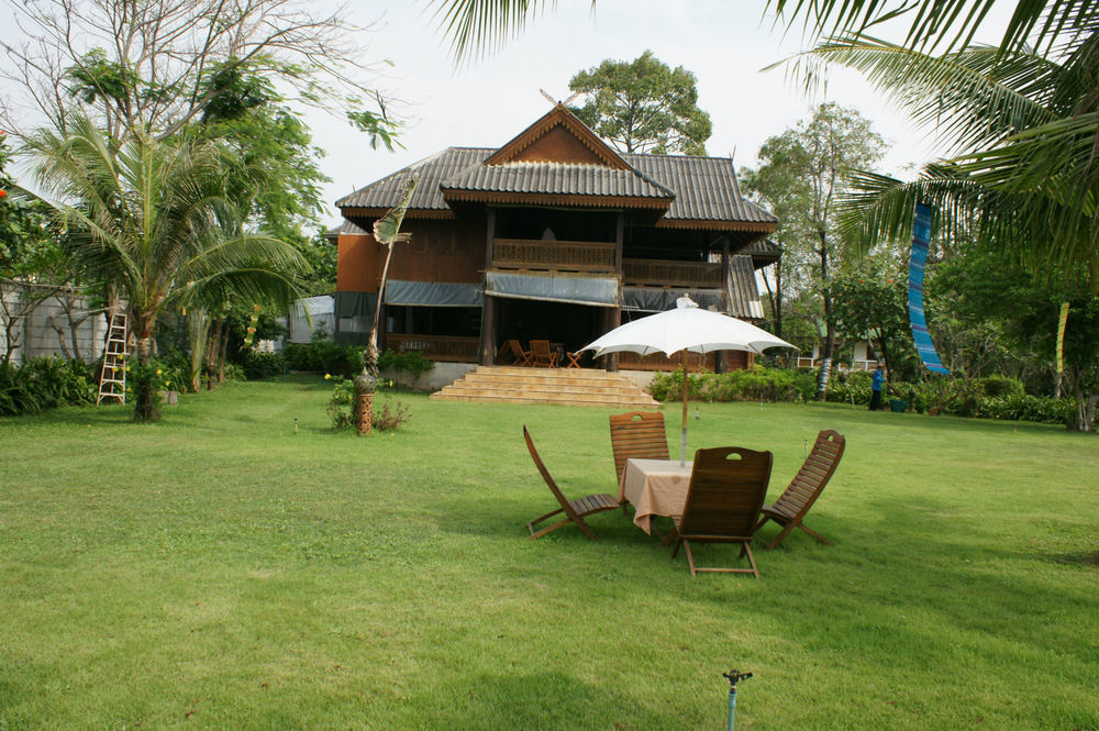 Ruen Thai Rim Haad Klaeng Exterior photo