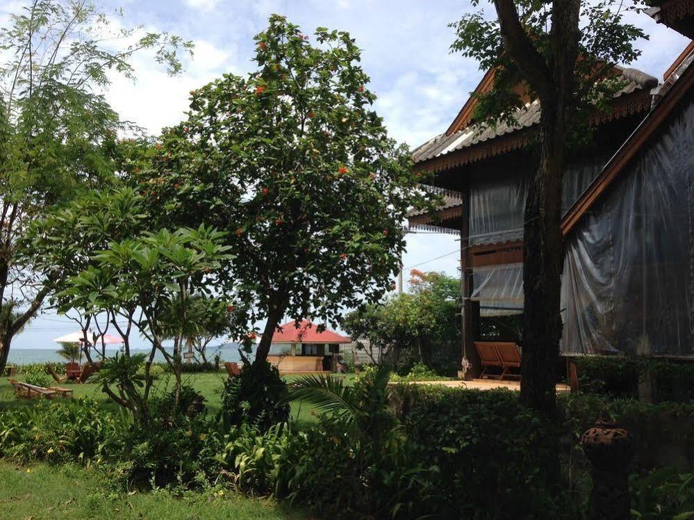 Ruen Thai Rim Haad Klaeng Exterior photo