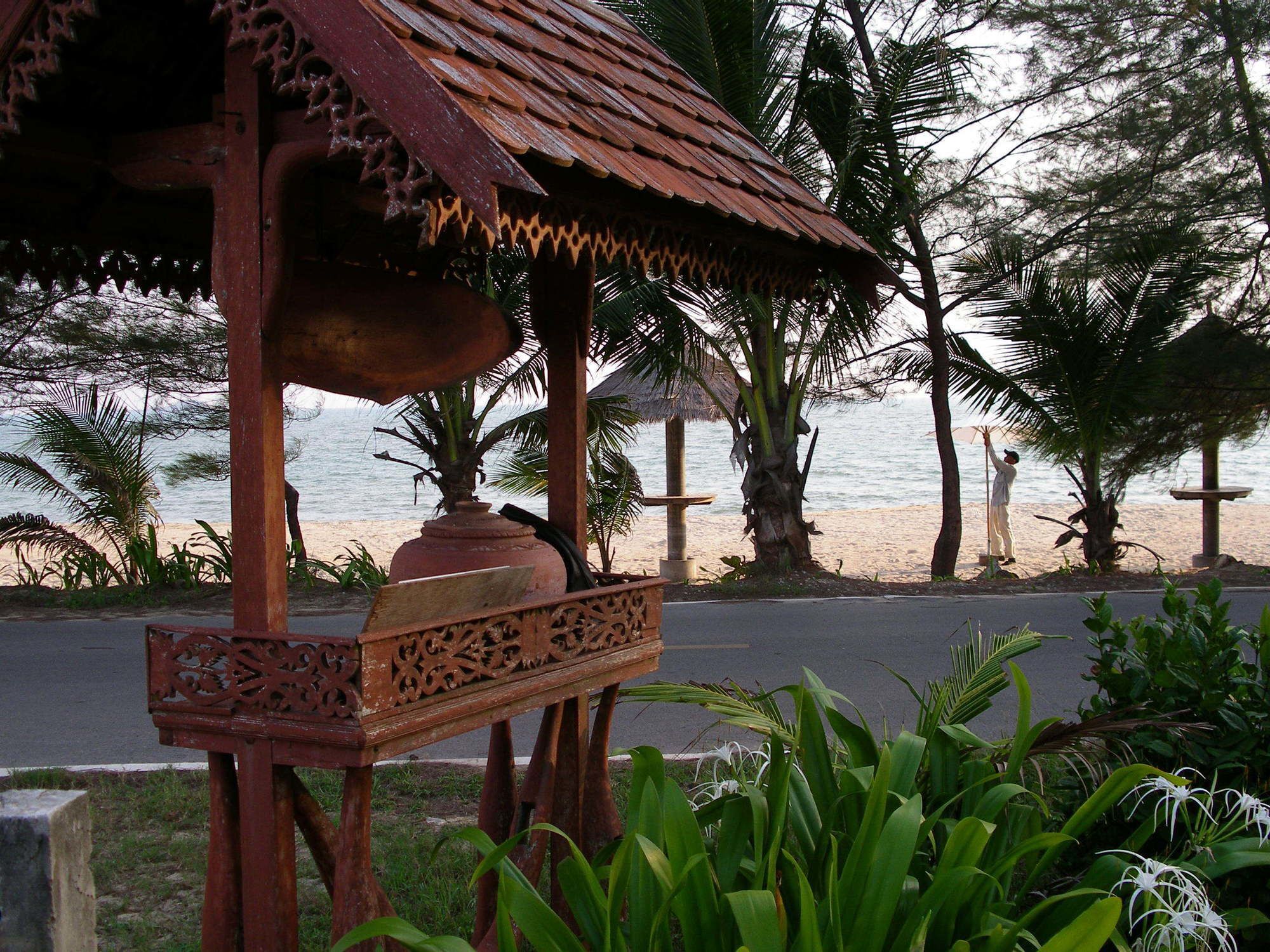 Ruen Thai Rim Haad Klaeng Exterior photo